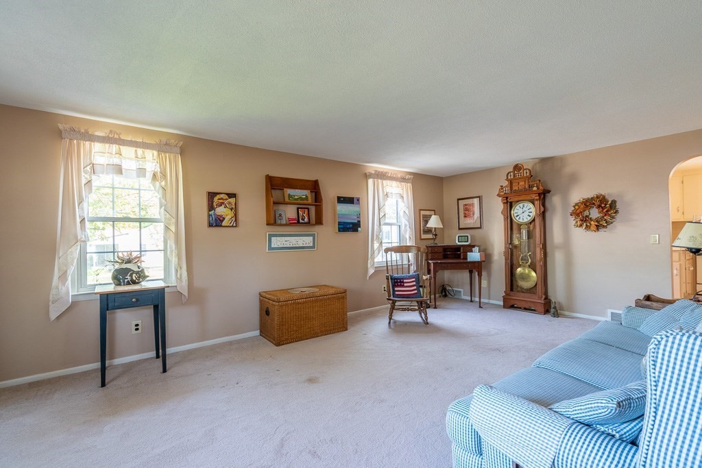 29 Pinebrook Drive Springfield, MA 01129 - Photo 10 of 32