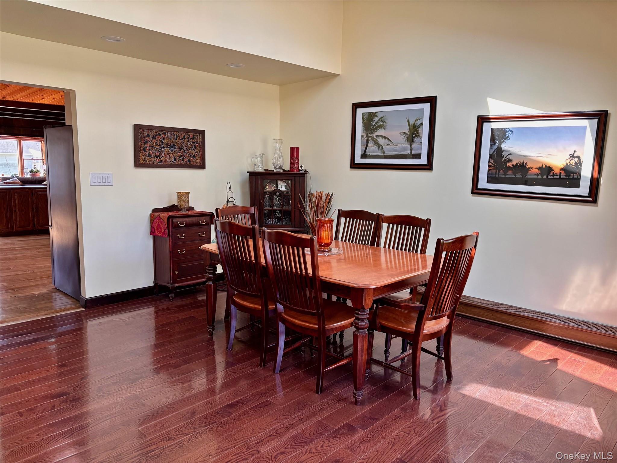 212 Matthews Road Oakdale, NY 11769 - Photo 5 of 38