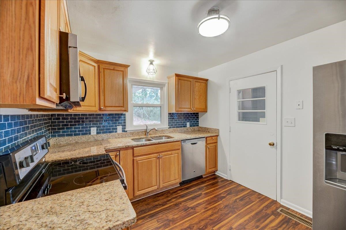 3317 Ashby Place Raleigh, NC 27604 - Photo 16 of 44 Kitchen