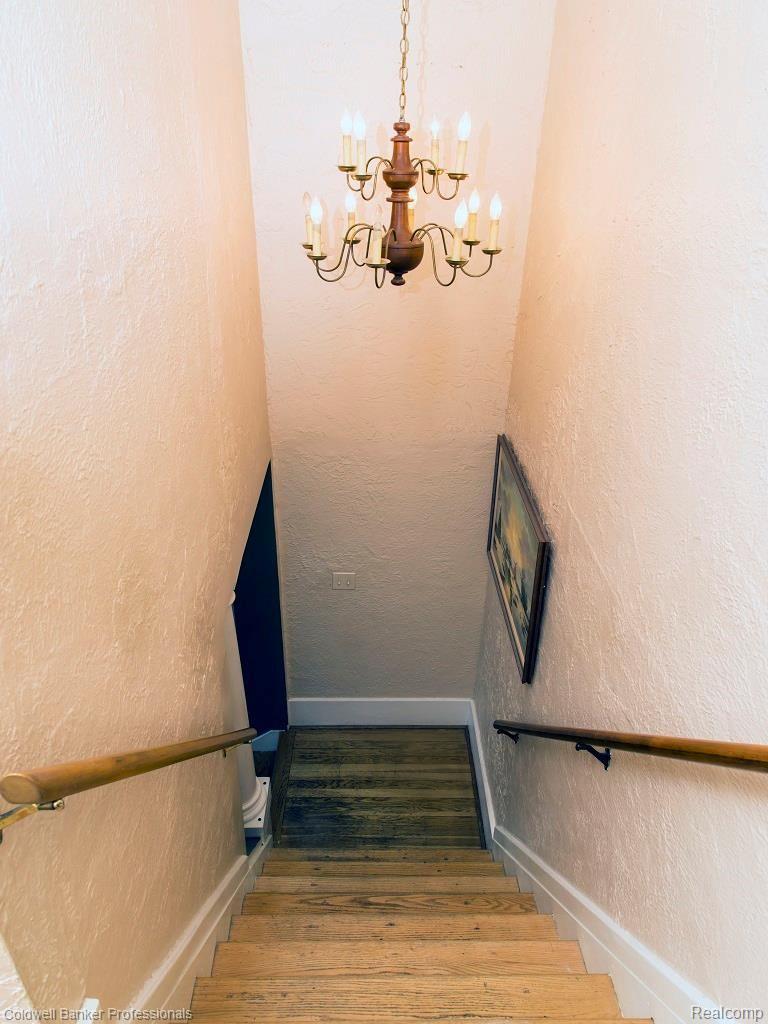 1295 Villa Road Birmingham, MI 48009 - Photo 20 of 34 Staircase