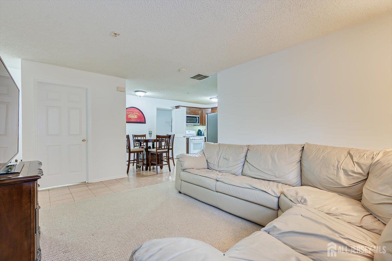 150 Prestwick Way Edison, NJ 08820 - Photo 7 of 23