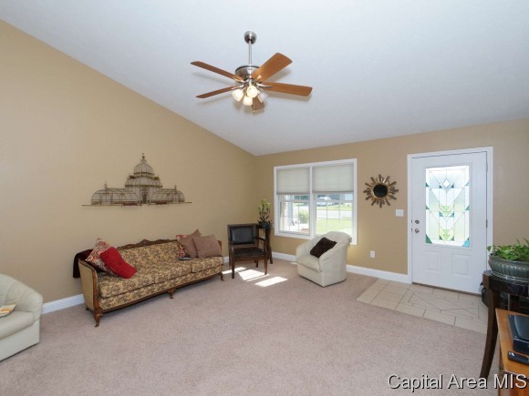 616 Heathrow Lane Rochester, IL 62563 - Photo 3 of 24