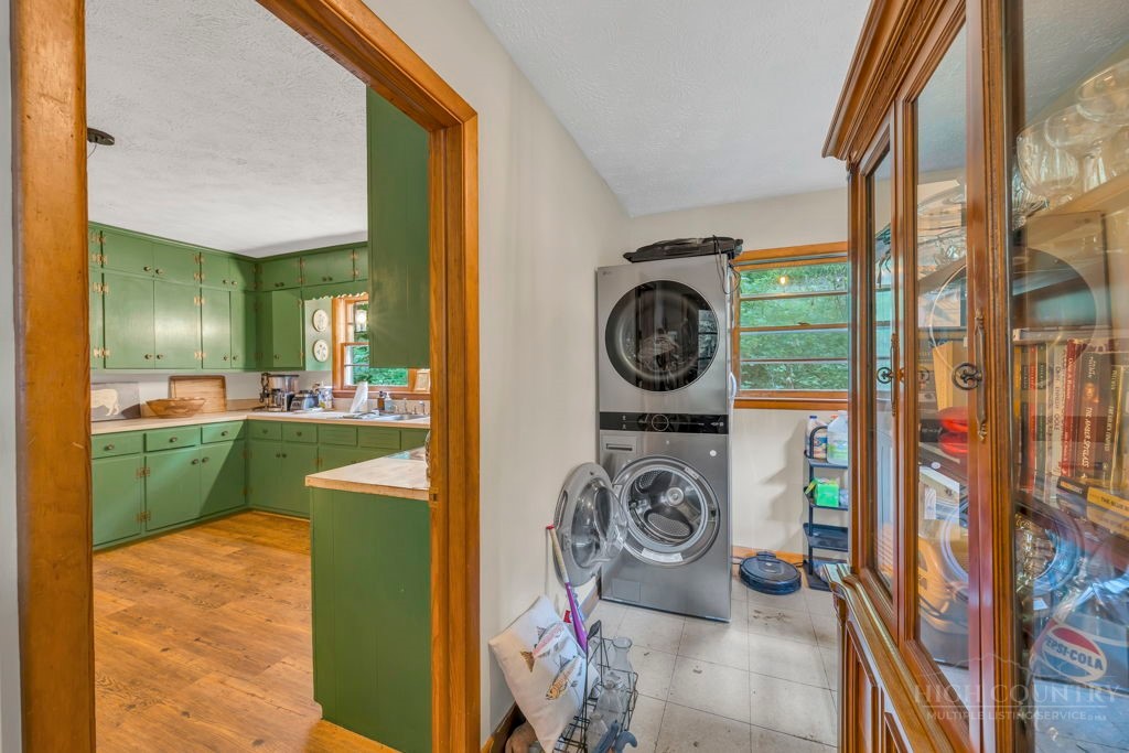 6104 Howard's Creek Road Boone, NC 28607 - Photo 18 of 50 Gallery Image 18