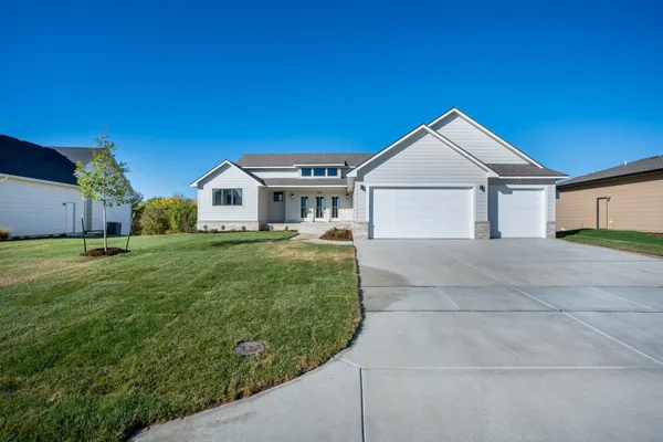 $586,501 | 5249 North Hampton Street, Bel Aire, KS 67226