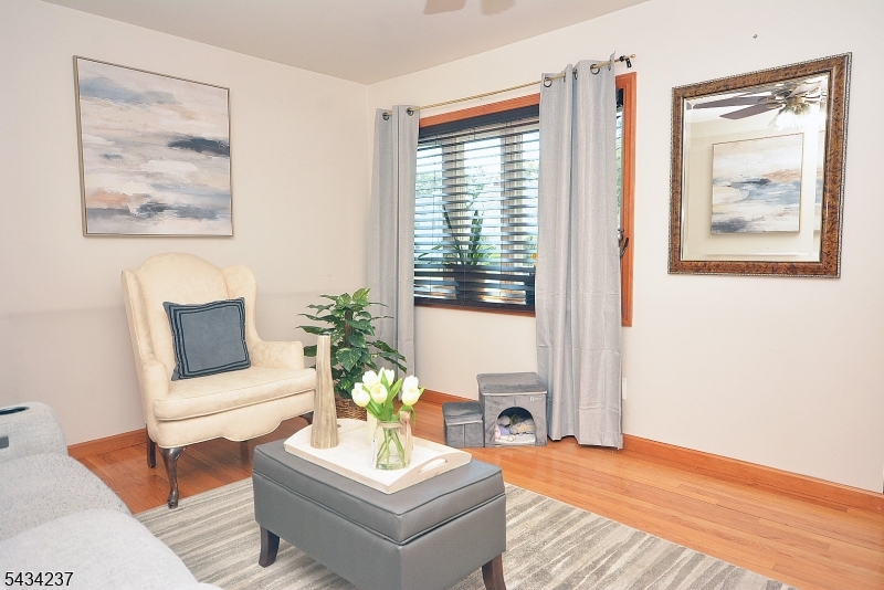 2463 Dorchester Road Union, NJ 07083 - Photo 3 of 33