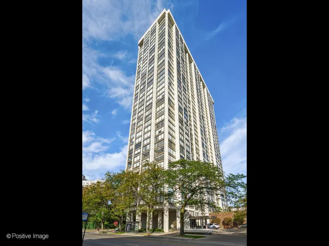 $305,999 | 5455 North Sheridan Road, Unit 1904, Chicago, IL 60640