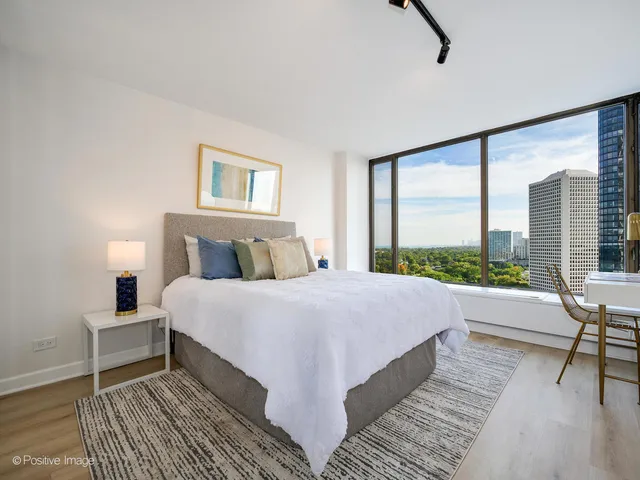 $305,999 | 5455 North Sheridan Road, Unit 1904, Chicago, IL 60640