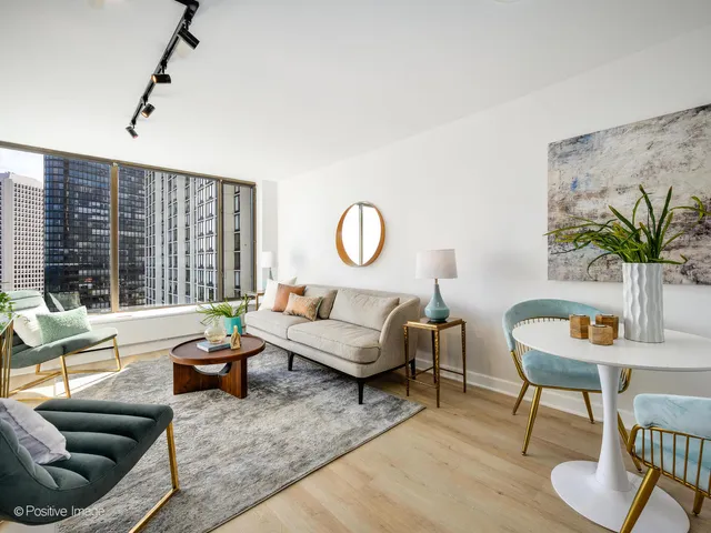 $305,999 | 5455 North Sheridan Road, Unit 1904, Chicago, IL 60640