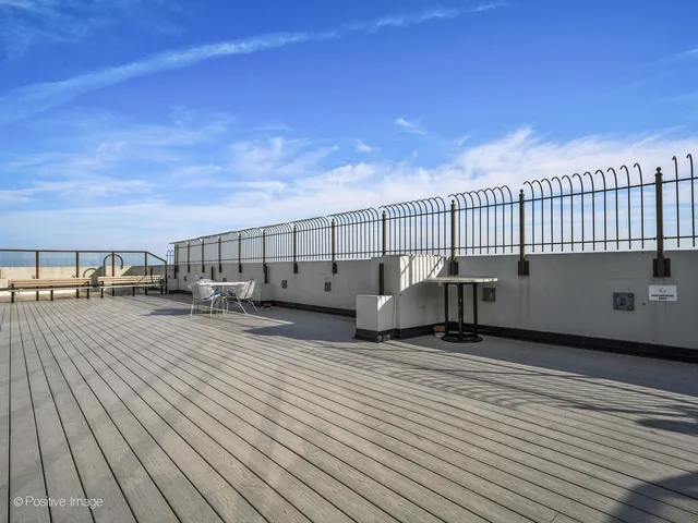 $305,999 | 5455 North Sheridan Road, Unit 1904, Chicago, IL 60640