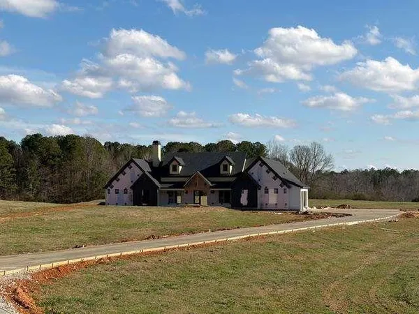 a view of a houses with a yard