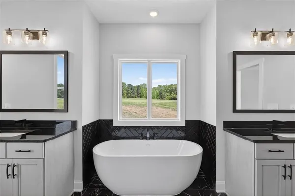 $804,900 | 735 Lake Cir Road, Buchanan, GA 30113