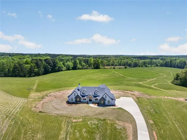 $804,900 | 735 Lake Cir Road, Buchanan, GA 30113