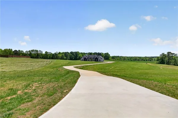 $804,900 | 735 Lake Cir Road, Buchanan, GA 30113