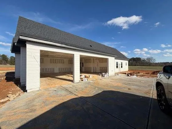 a view of a house with backyard and porch