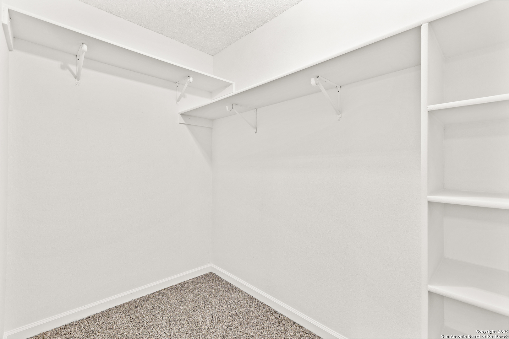 1687 Fir Circle Schertz, TX 78154 - Photo 18 of 25 a small space with a shower