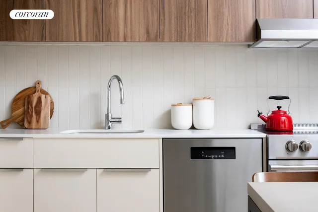 $3,128 | 30-77 Vernon Boulevard, Unit 232E | Astoria