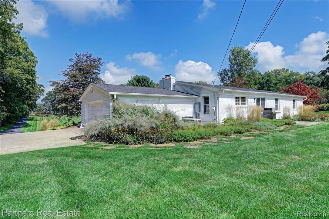 3475 Patterson Lk Road Pinckney, MI 48169 - Photo 11 of 40 DSC_3668_69_70.jpg