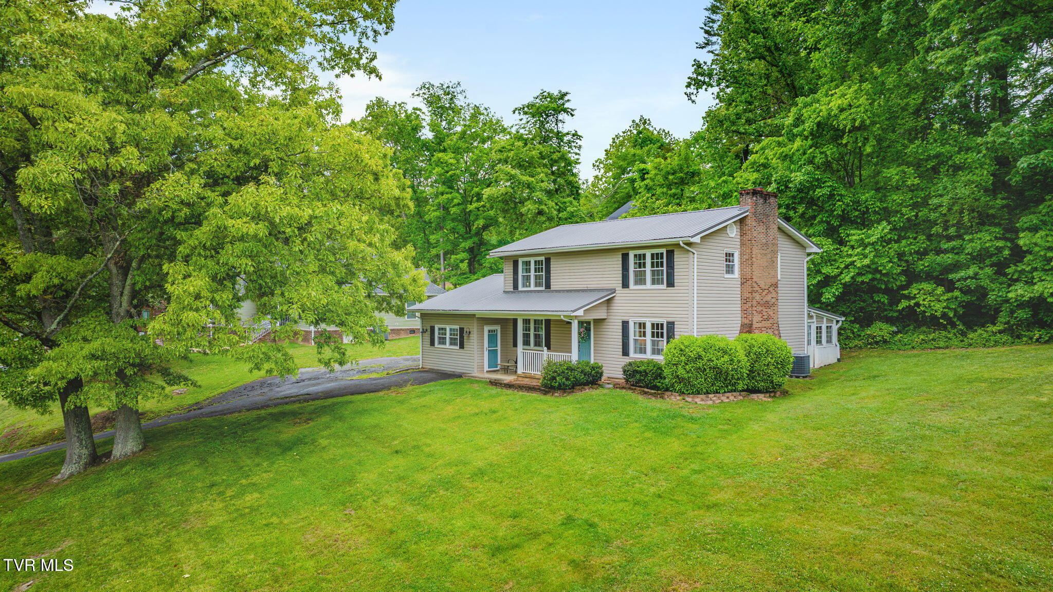 2552 Bob Little Road Elizabethton, TN 37643 - Photo 3 of 42 002
