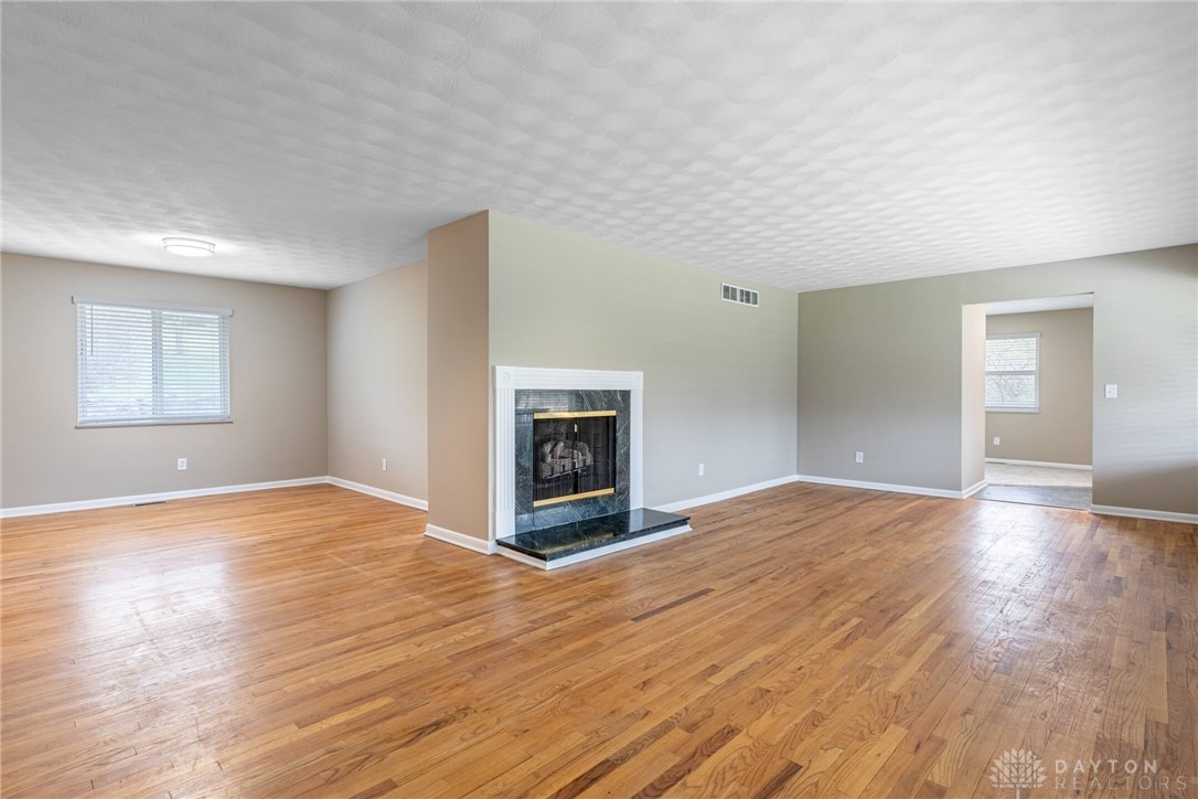 4154 Lotz Road Kettering, OH 45429 - Photo 4 of 38 Gallery Image 4