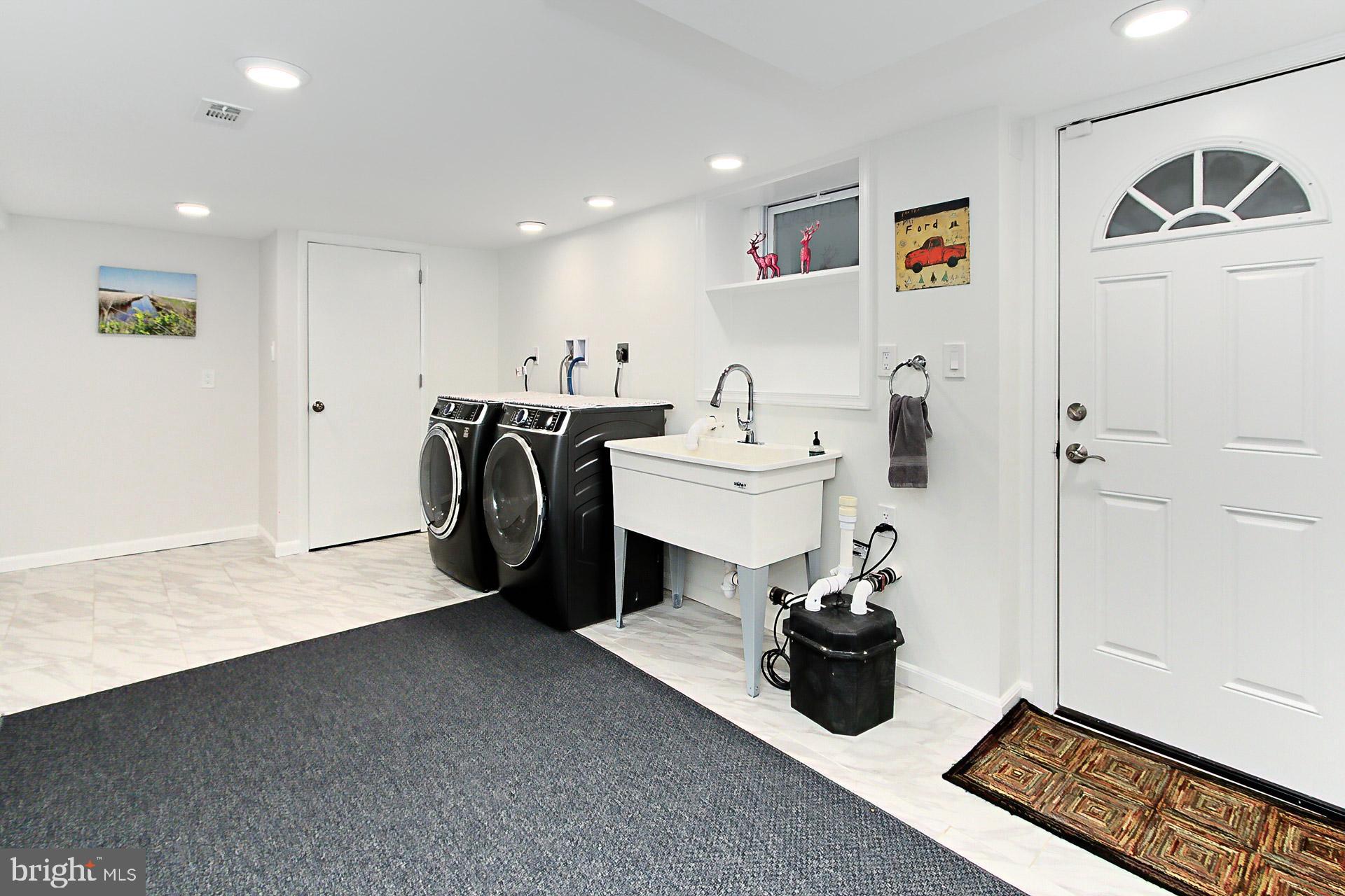 3101 Holmes Run Road Falls Church, VA 22042 - Photo 25 of 33 Large laundry center