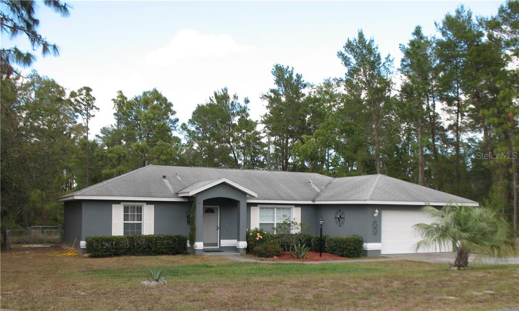 15752 Southwest 55th Avenue Road Ocala, FL 34473 - Photo 1 of 1 a front view of a house with garden