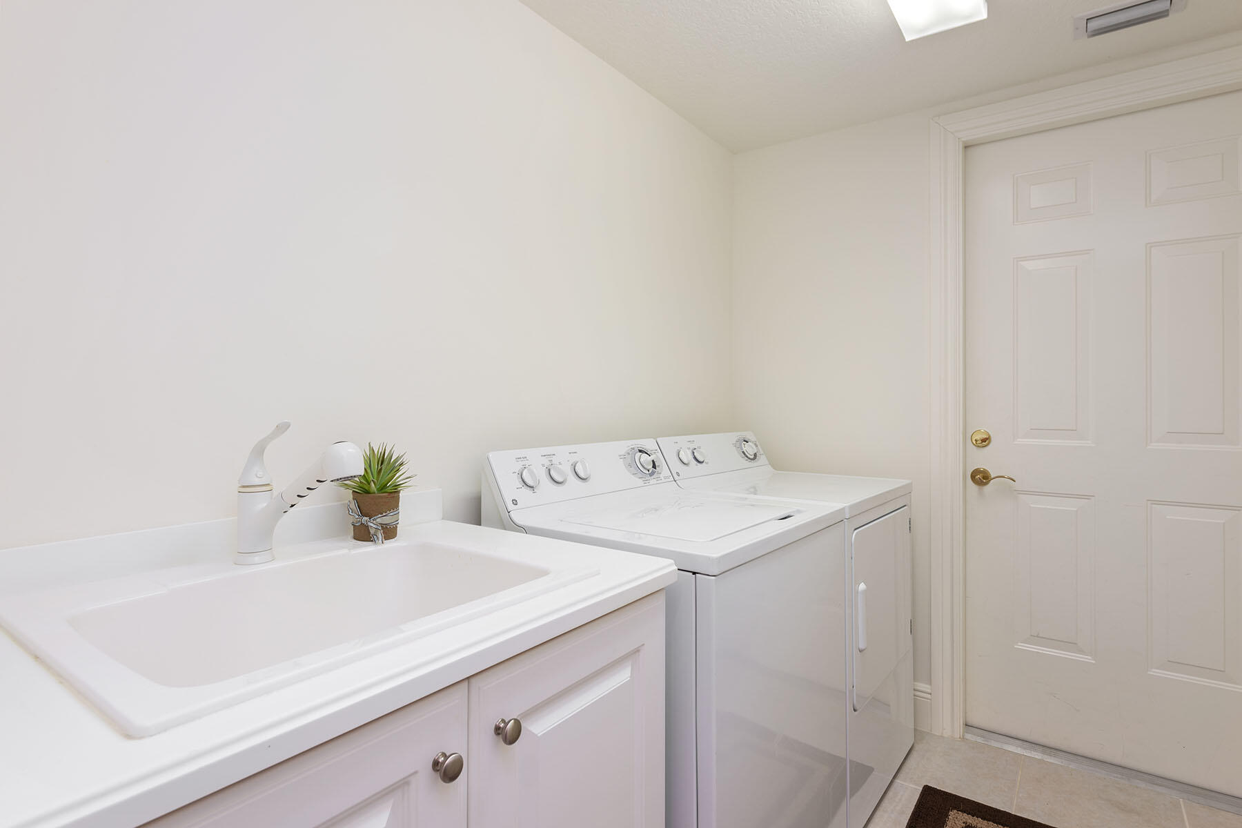 9223 Corfu Court, Unit 104 Naples, FL 34114 - Photo 20 of 50 225066199jj