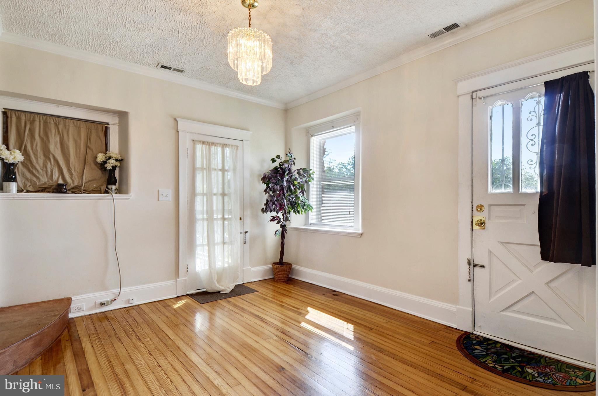 3616 Kelox Road Baltimore, MD 21207 - Photo 2 of 30 b. Foyer