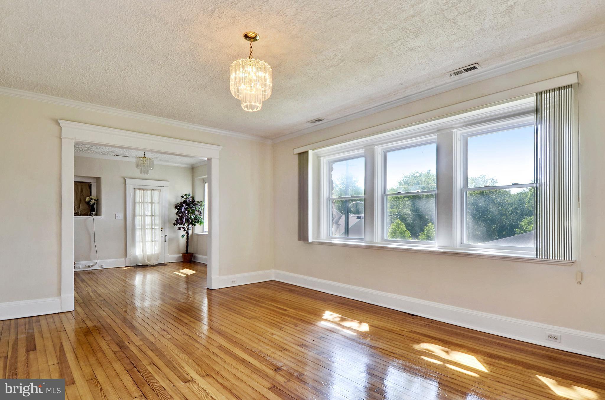 3616 Kelox Road Baltimore, MD 21207 - Photo 3 of 30 Living Room
