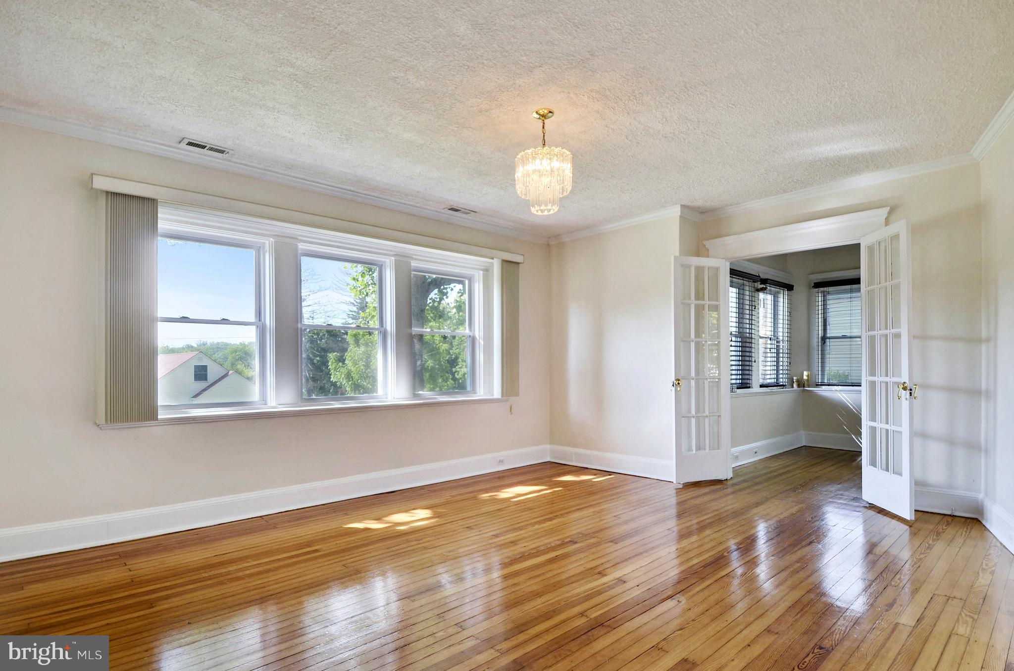 3616 Kelox Road Baltimore, MD 21207 - Photo 4 of 30 Living Room