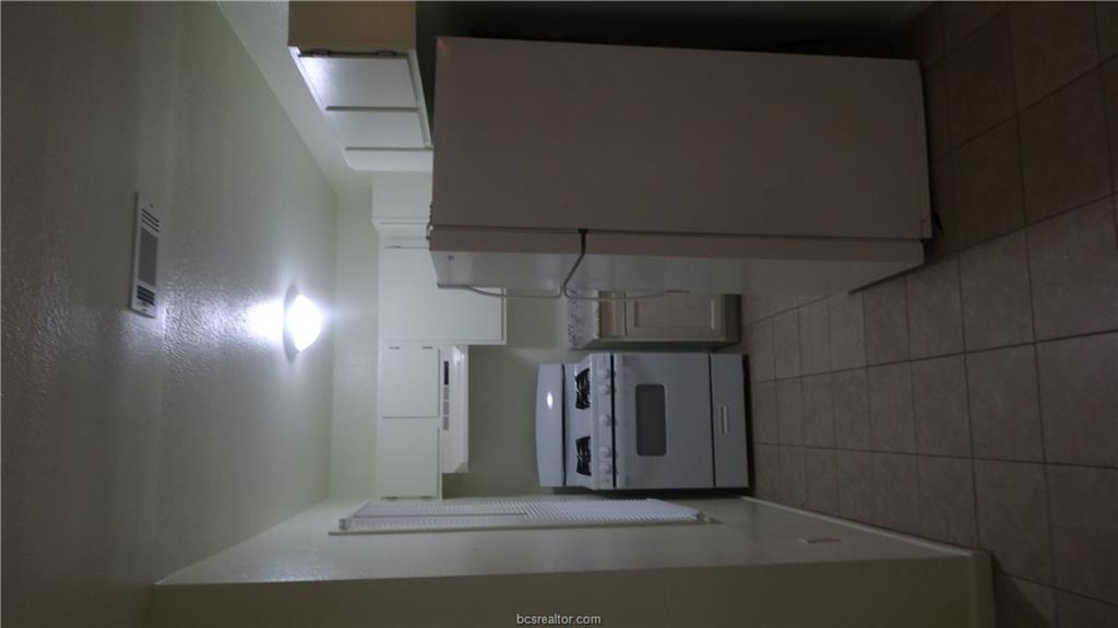 510 Avondale Avenue, Unit 7 Bryan, TX 77802 - Photo 5 of 12