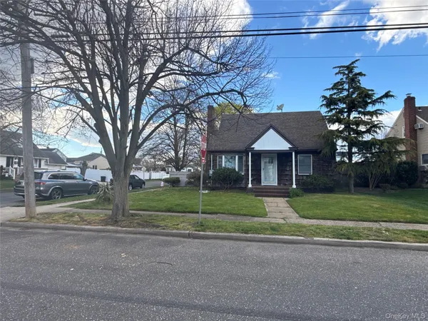 $719,000 | 612 Hughes Street, Bellmore, NY 11710