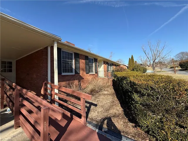 $2,050 | 2841 Deerwood Drive, Winston-Salem, NC 27103