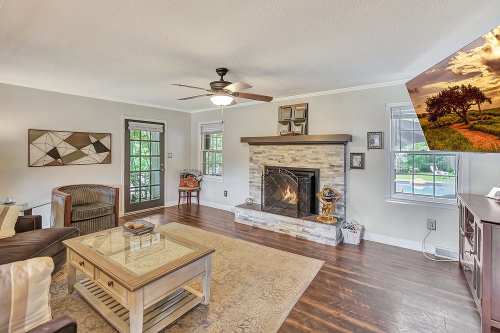 224 Regency Circle Anderson, SC 29625 - Photo 9 of 43 Livingroom