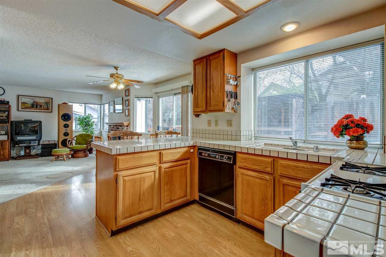 976 Ridgeview Drive Reno, NV 89511 - Photo 8 of 25 Photo 8