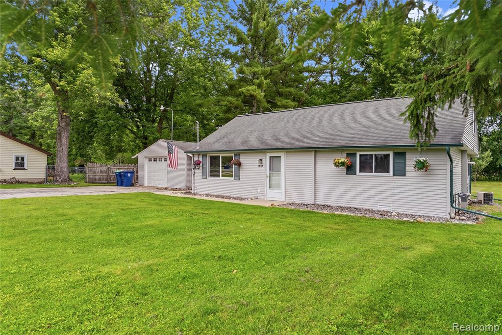 1843 East Curtis Road Birch Run, MI 48415 - Photo 3 of 25