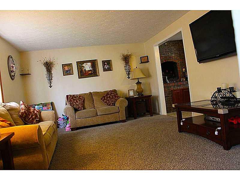 134 Crosslands Road Butler, PA 16002 - Photo 3 of 25 Living Room.