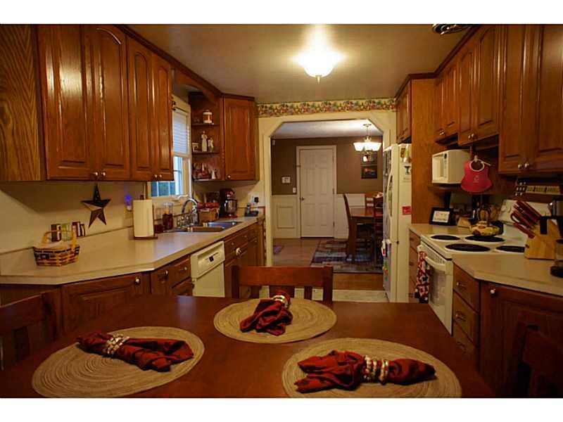 134 Crosslands Road Butler, PA 16002 - Photo 7 of 25 Kitchen.
