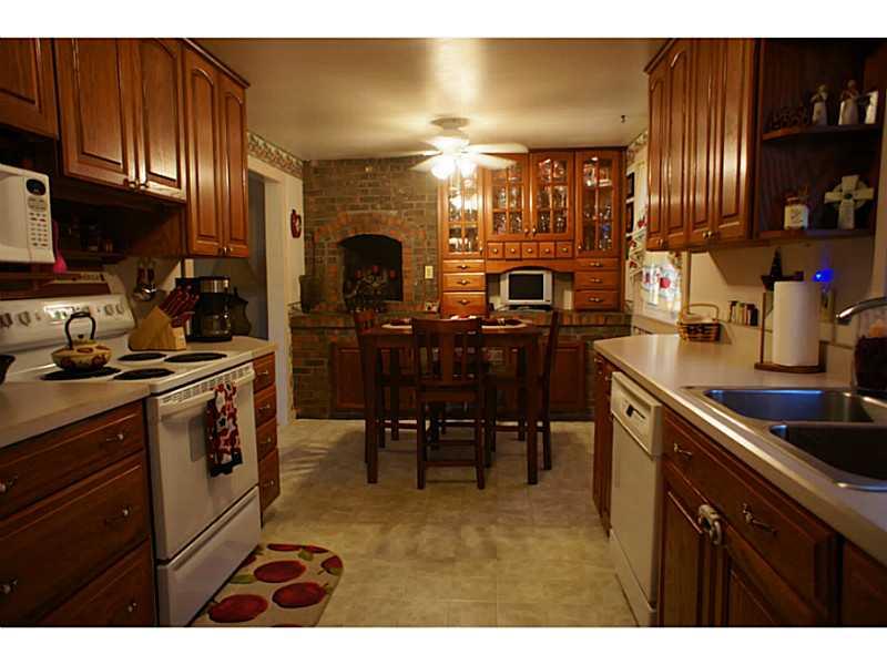 134 Crosslands Road Butler, PA 16002 - Photo 9 of 25 Kitchen.