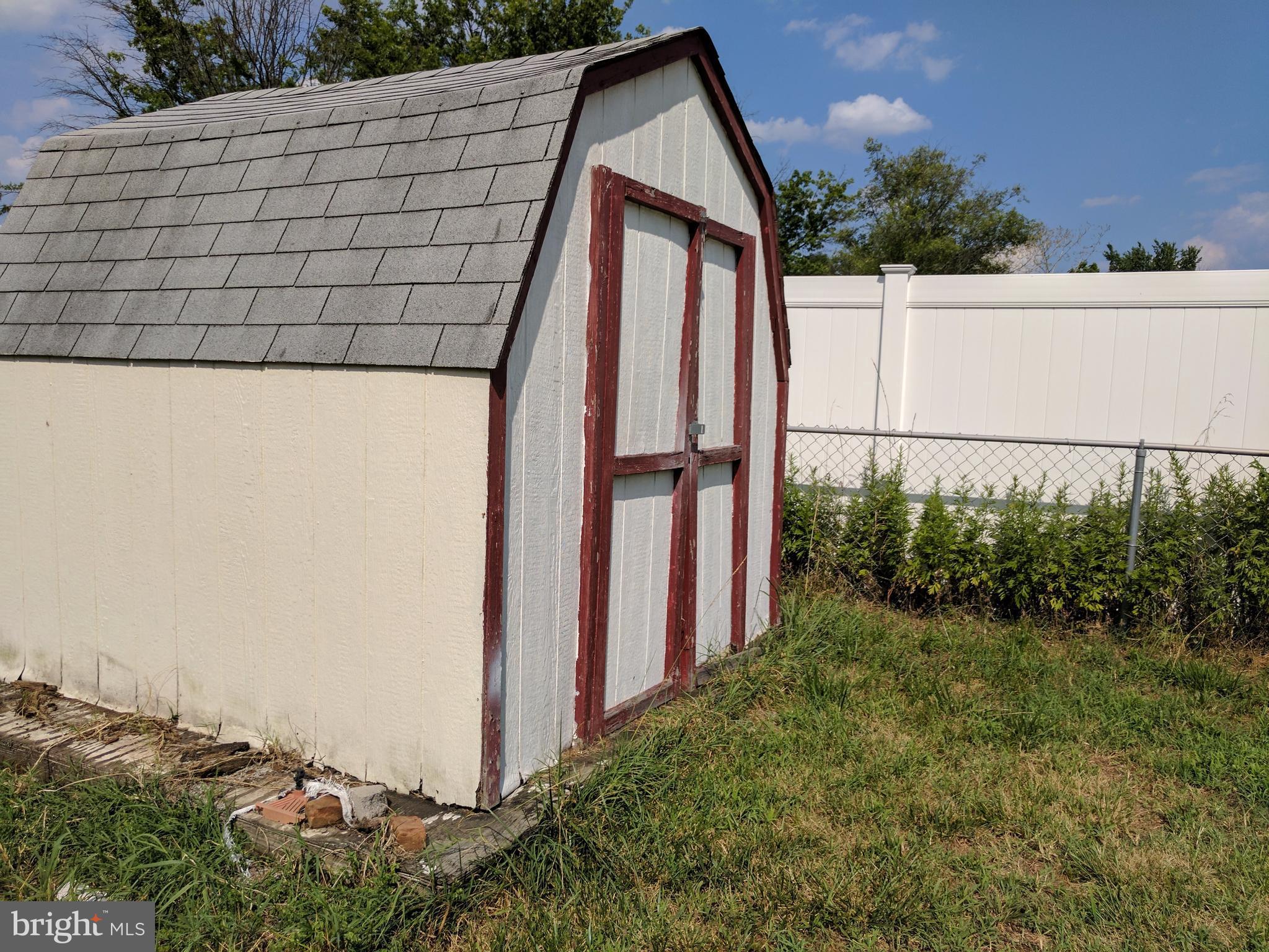5110 Berwyn Road College Park, MD 20740 - Photo 25 of 28 a backyard of a house with lots of green space