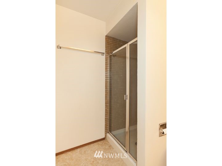 11527 Southeast 175th Street Renton, WA 98055 - Photo 14 of 21