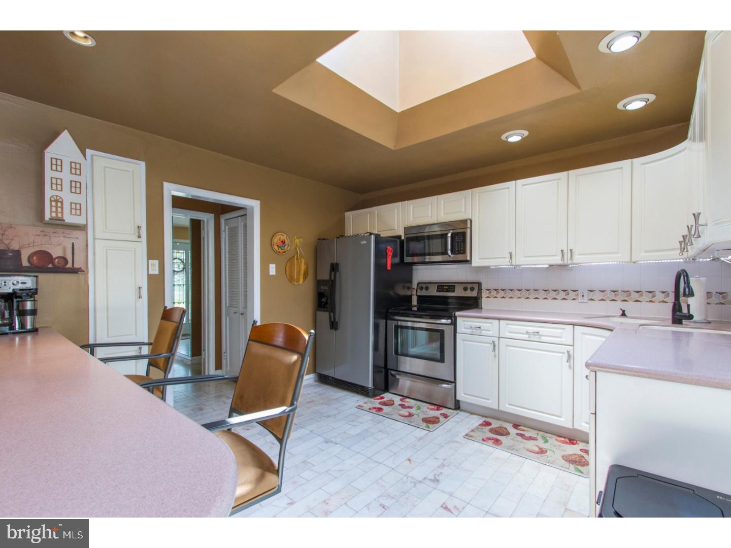 2038 Springhouse Road Broomall, PA 19008 - Photo 11 of 23