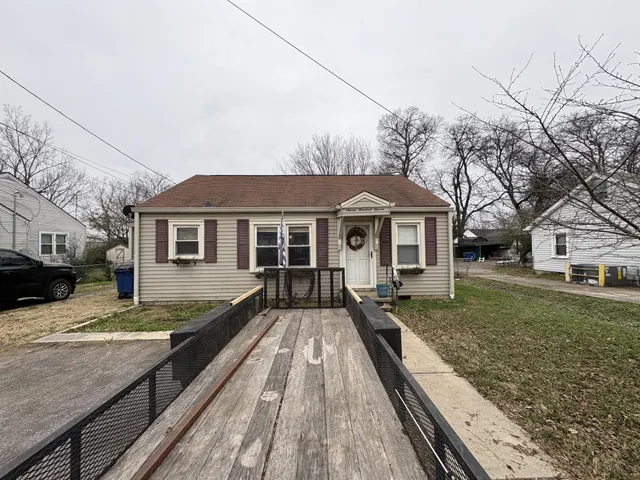 a view of house with a yard