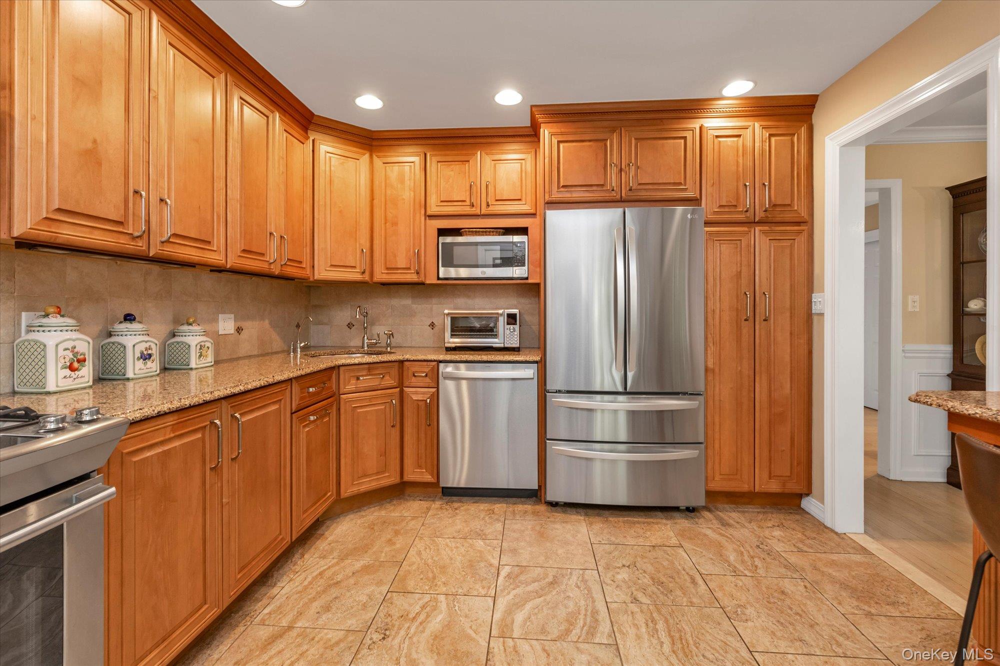 24 Summit Road Port Washington, NY 11050 - Photo 7 of 24 Gallery Image 7