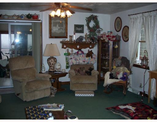 88 Walnut Ridge Road Charleroi, PA 15022 - Photo 2 of 15 Living Room.