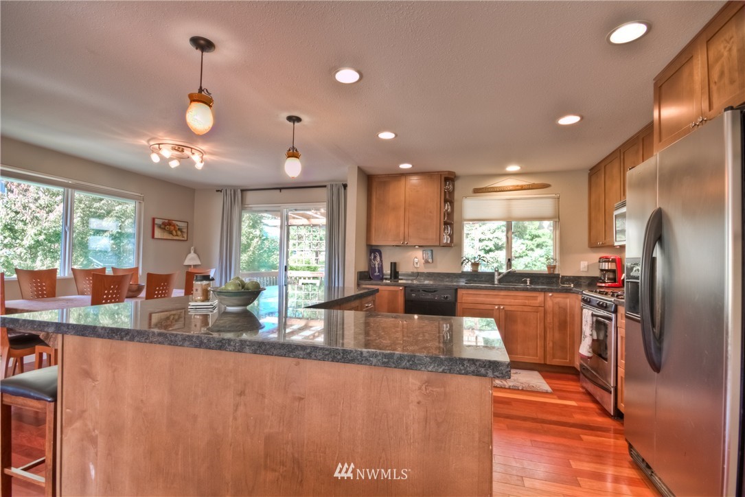 325 217th Place Southwest Bothell, WA 98021 - Photo 5 of 23