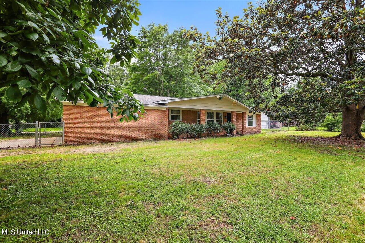 3303 Ridgeland Drive Jackson, MS 39212 - Photo 1 of 20 front