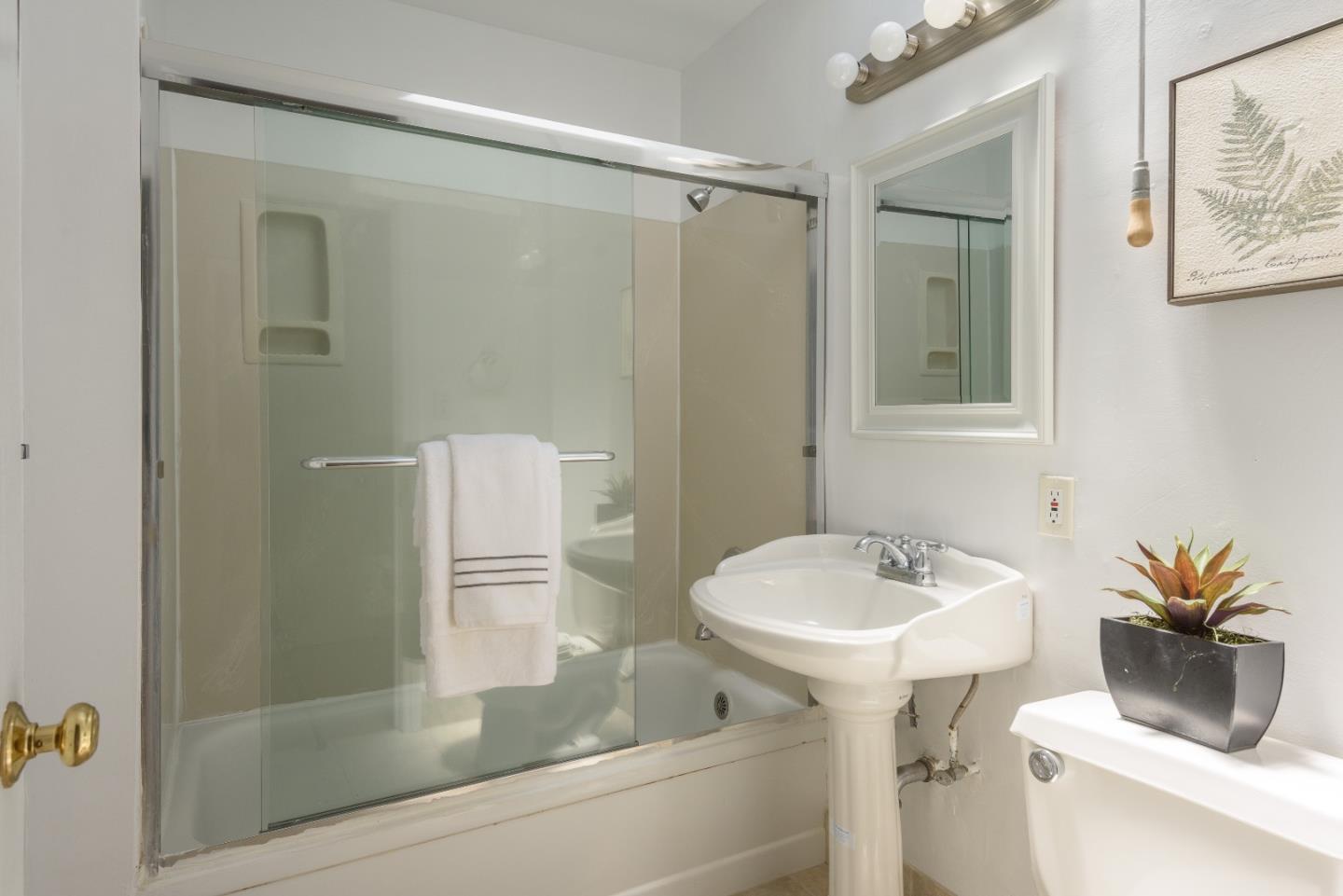 351 Rio Verde Street Daly City, CA 94014 - Photo 8 of 15 Gallery Image 8
