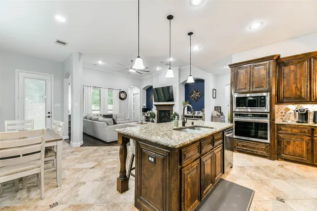 a large kitchen with kitchen island a large island in it