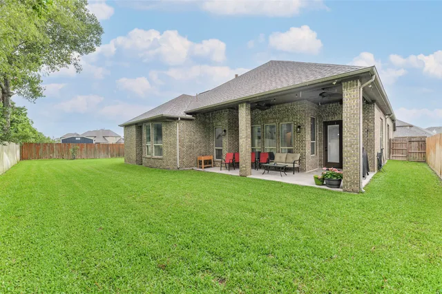 a view of a house with backyard porch and garden