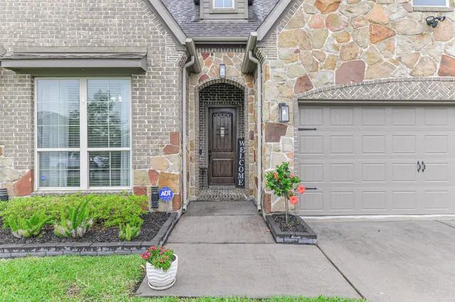 $3,400 | 2972 Holbrook Valley Lane, League City, TX 77573